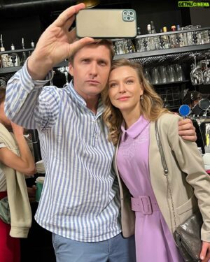 Dmitriy Pchela Instagram - Она нас, а мы её…🤪🎥
.
.
.
.
#ИнъекцияЛюбви #снимаетсякино #съемки #татьяначердынцева #дмитрийпчела #сериал #filming #lifeonset #actorslife