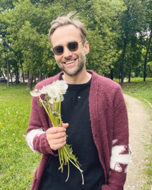 Dmitriy Shepelev Instagram - Теплый воскресный вечер с @tulupova ❤️ Кто бы мог подумать, что в мае пригодится зимний кардиган 🥶