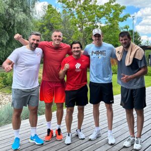 Dmitriy Yashankin Instagram - Чей автограф хотели бы получить ?

Разыгрываем в комментариях ! 
Возьму специально для вас , в следующую среду !!!