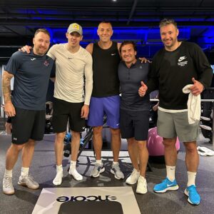Dmitriy Yashankin Instagram - Работаем 💪🏻

Парни готовятся , тренируются , трудятся .
У всех свои планы, цели и сроки , но каждый выкладывается по полной , пашет и за себя и за клуб и за сборную 😉

Работать с такими атлетами большое удовольствие, но и большая ответственность .
Использую весь свой опыт, все знания и навыки . 
Много ребят пишут , что тоже хотели бы тоже работать с атлетами высокого уровня , со звёздами, чемпионами . 
Мне потребовалось много , хорошо и долго работать . В этом году исполняется 30 лет как я тренирую . 
И даже это ни о чём не говорит . Многое должно сложиться . 
Так же как и стать атлетом высокого уровня. Не всё зависит только от тебя, слишком много слагаемых …

Не закончу я сейчас здесь эту мысль . 
Моя телега для этого лучше подходит . 
За поиском ответов на сложные вопросы туда . 
А здесь можно пообсуждать кто кого страхует на приседе и чем мажут руки перед подходом 😂