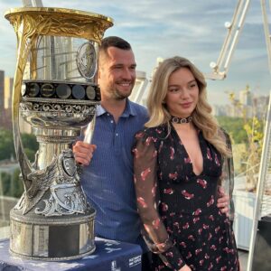 Dmitriy Yashankin Instagram - ВЗЯЛ КУБОК 🏆🔥🔥🔥

Ме- та- ллург !!! Я- ков-лев !!!

Егор Яковлев , дружище , красавчик, умница , лидер , мужчина , пример, эталон !!!

Капитан команды победителя
 сезона КХЛ 2023-24 
Магнитогорский Металлург @yak44 
Устроил шикарный праздник для друзей в честь победы и привез Кубок Гагарина в клуб @encorerus , где мы тренируемся в межсезонье. 🏆

Кстати, сказать , Ксюха болела за Металлург😅
хотя я болею за ЦСКА, не много за Спартак и в общем то за все команды , где играют пацаны с которыми мы тренируемся летом 😂

Надеюсь в НХЛ выиграет Флорида , потому что летом мы не много тренировались с @dkuli7 и ходили в гости к @sergeibobrovsky ☺️
И желаем удачи Никите @greba71_ в Торонто , может когда нибудь, привезёт Stanley Cup 😉

Хочу заметить , что вот Егор сам офигенный ! Ну вот прям классный . Прям суперский ! 
И вокруг него собираются очень хорошие, приятные , добрые , порядочные и красивые люди !!!
Беру пример , учусь и восхищаюсь .дай Бог здоровья и новых побед , Чемпион 🙇🏻‍♂️

P.s. @17_ms рады знакомству! Знайте, что у вас есть друзья за городом 🤗