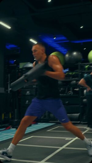 Dmitriy Yashankin Instagram - Это тренирофка !!! 
Athletes 
@artem.dzyuba 
@nikitanesterov_official 
@lisov_60 
Coach @dmitryyashankin 
Location @encorerus 
Video @yyashankin @yashankin