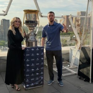 Dmitriy Yashankin Instagram - ВЗЯЛ КУБОК 🏆🔥🔥🔥

Ме- та- ллург !!! Я- ков-лев !!!

Егор Яковлев , дружище , красавчик, умница , лидер , мужчина , пример, эталон !!!

Капитан команды победителя
 сезона КХЛ 2023-24 
Магнитогорский Металлург @yak44 
Устроил шикарный праздник для друзей в честь победы и привез Кубок Гагарина в клуб @encorerus , где мы тренируемся в межсезонье. 🏆

Кстати, сказать , Ксюха болела за Металлург😅
хотя я болею за ЦСКА, не много за Спартак и в общем то за все команды , где играют пацаны с которыми мы тренируемся летом 😂

Надеюсь в НХЛ выиграет Флорида , потому что летом мы не много тренировались с @dkuli7 и ходили в гости к @sergeibobrovsky ☺️
И желаем удачи Никите @greba71_ в Торонто , может когда нибудь, привезёт Stanley Cup 😉

Хочу заметить , что вот Егор сам офигенный ! Ну вот прям классный . Прям суперский ! 
И вокруг него собираются очень хорошие, приятные , добрые , порядочные и красивые люди !!!
Беру пример , учусь и восхищаюсь .дай Бог здоровья и новых побед , Чемпион 🙇🏻‍♂️

P.s. @17_ms рады знакомству! Знайте, что у вас есть друзья за городом 🤗