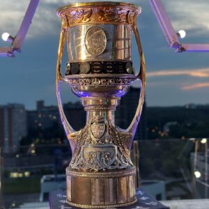 Dmitriy Yashankin Instagram - ВЗЯЛ КУБОК 🏆🔥🔥🔥

Ме- та- ллург !!! Я- ков-лев !!!

Егор Яковлев , дружище , красавчик, умница , лидер , мужчина , пример, эталон !!!

Капитан команды победителя
 сезона КХЛ 2023-24 
Магнитогорский Металлург @yak44 
Устроил шикарный праздник для друзей в честь победы и привез Кубок Гагарина в клуб @encorerus , где мы тренируемся в межсезонье. 🏆

Кстати, сказать , Ксюха болела за Металлург😅
хотя я болею за ЦСКА, не много за Спартак и в общем то за все команды , где играют пацаны с которыми мы тренируемся летом 😂

Надеюсь в НХЛ выиграет Флорида , потому что летом мы не много тренировались с @dkuli7 и ходили в гости к @sergeibobrovsky ☺️
И желаем удачи Никите @greba71_ в Торонто , может когда нибудь, привезёт Stanley Cup 😉

Хочу заметить , что вот Егор сам офигенный ! Ну вот прям классный . Прям суперский ! 
И вокруг него собираются очень хорошие, приятные , добрые , порядочные и красивые люди !!!
Беру пример , учусь и восхищаюсь .дай Бог здоровья и новых побед , Чемпион 🙇🏻‍♂️

P.s. @17_ms рады знакомству! Знайте, что у вас есть друзья за городом 🤗