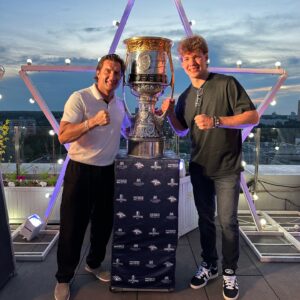 Dmitriy Yashankin Instagram - ВЗЯЛ КУБОК 🏆🔥🔥🔥

Ме- та- ллург !!! Я- ков-лев !!!

Егор Яковлев , дружище , красавчик, умница , лидер , мужчина , пример, эталон !!!

Капитан команды победителя
 сезона КХЛ 2023-24 
Магнитогорский Металлург @yak44 
Устроил шикарный праздник для друзей в честь победы и привез Кубок Гагарина в клуб @encorerus , где мы тренируемся в межсезонье. 🏆

Кстати, сказать , Ксюха болела за Металлург😅
хотя я болею за ЦСКА, не много за Спартак и в общем то за все команды , где играют пацаны с которыми мы тренируемся летом 😂

Надеюсь в НХЛ выиграет Флорида , потому что летом мы не много тренировались с @dkuli7 и ходили в гости к @sergeibobrovsky ☺️
И желаем удачи Никите @greba71_ в Торонто , может когда нибудь, привезёт Stanley Cup 😉

Хочу заметить , что вот Егор сам офигенный ! Ну вот прям классный . Прям суперский ! 
И вокруг него собираются очень хорошие, приятные , добрые , порядочные и красивые люди !!!
Беру пример , учусь и восхищаюсь .дай Бог здоровья и новых побед , Чемпион 🙇🏻‍♂️

P.s. @17_ms рады знакомству! Знайте, что у вас есть друзья за городом 🤗