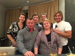 Dmitriy Yashankin Instagram - 72 🥳 !!! С Днём Рождения, Легенда !!! 

Александр @yashankin_alexandr Яшанькин
40 кратный чемпион России 
12 кратный чемпион мира 
Дед 9 внуков , это пока 😅 , 
Отец 4-х детей , но это не точно 🤣

Батя ! Ты лучший!!! С Днём рождения !!!

Дай Бог здоровья и долгих лет !!!!