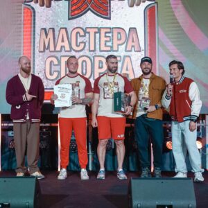 Dmitriy Yashankin Instagram - С Великим праздником Пасхи !!!

Храни вас Бог !!!