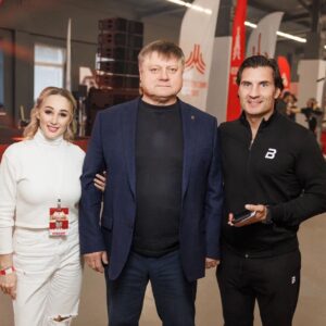 Dmitriy Yashankin Instagram - С Великим праздником Пасхи !!!

Храни вас Бог !!!