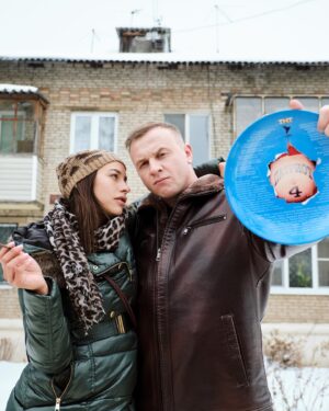 Dmitriy Zhuravlyov Instagram - Заикрил королеву или нет…

Начались съемки 4 сезона сериала Патриот и мы с @sava_1507 отсняли нашу первую сцену 💃🏼🕺🏼
От сюжета точно перегорят поворотники, так что мы газуем! 

@good_story_media