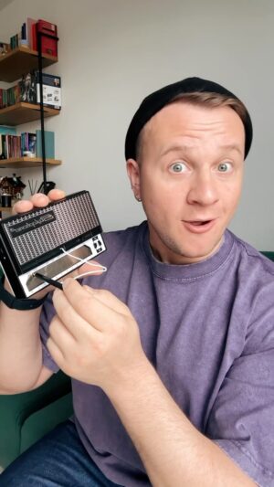 Dmitriy Zhuravlyov Instagram - СТИЛОФОН ТАЙМ!!!
Любите ли вы полифонию как люблю её я?! Стилофон – кайф 🔥 
Я с ним отлетаю по полной, правда соседи думают что кто-то постоянно открывает шкатулку. 
Внизу напишу цифры по которым играть все мелодии!!!