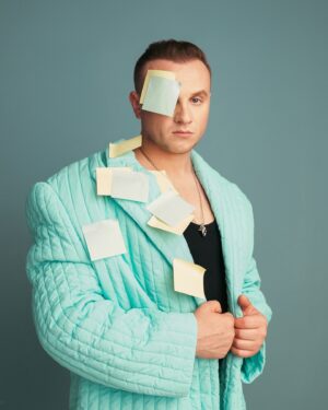 Dmitriy Zhuravlyov Instagram - Какое слово съел?

Этой невероятной фотосессией я обязан прекрасной команде! Вот эти герои красок, света и тоналки: 
Prod/photographer: @yanainsmut 
Stylist: @igor_shunto 
Muah: @adamvil
Video: @soulja_g
Голубой костюм: @znwr.store
Accessories @masson_jewelry