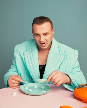 Dmitriy Zhuravlyov Instagram - Какое слово съел?

Этой невероятной фотосессией я обязан прекрасной команде! Вот эти герои красок, света и тоналки: 
Prod/photographer: @yanainsmut 
Stylist: @igor_shunto 
Muah: @adamvil
Video: @soulja_g
Голубой костюм: @znwr.store
Accessories @masson_jewelry