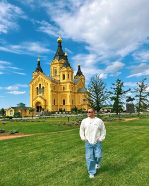 Dmitriy Zhuravlyov Instagram - Широта и великие реки сделали так, что неба тут намного больше чем земли. Куда не кинь взгляд, везде история. Мы проводили тут каждый закат солнца, и каждый был неповторим.
Нижний Новгород! Ты хорош)))
