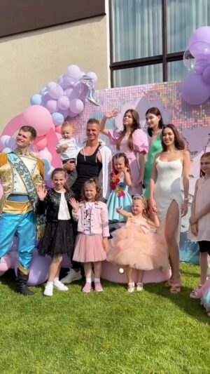 Dmitry Tarasov Instagram - С пятилетием, Милашка!
Люблю тебя ❤️Будь здорова и счастлива, я рядом 🫶🏻
Спасибо за организацию праздника @lobacheva_project ! 
Ни один праздник не обходится без вас 😎👌🏻