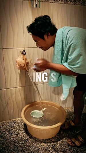 Dodit Mulyanto Instagram - Bekerjalah sampe kita ga perlu lagi nyatuin sabun lama sama sabun baru...

Coming Soon...