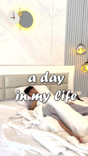 Dodit Mulyanto Instagram - A day in my life 

Bangun tidur enaknya itu leyeh leyeh dulu 1 jam, selesai leyeh leyeh langsung mandi buat prepare pergi ngopi di kawasan PIK dan biar cepet sampe kesana nya juga aku pesen GrabBike karena bisa sat set sat set dan ada diskon nya juga sampai 95% 

Sampe di cafe ngopi sambil nikmatin pemandangan dulu abis itu waktunya pulangg cuacanya juga lagi panas aku pesen GrabCar disini aku juga dapet diskon sampai 95%, ternyata abis nongkrong seharian ngopi bikin laper juga aku pesen makanan di GrabFood ada diskon sampai 50% hari ini hemat banget pengeluaran aku karena #PalingBenerPakeOVO @OVO_ID