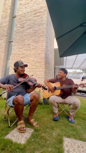 Dodit Mulyanto Instagram - Kasih saran lagu apa enaknya ya?