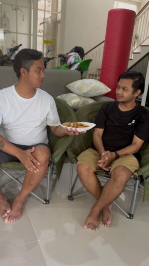 Dodit Mulyanto Instagram - Kalo di tawarin orang harus mau ga sih? 

#mbatin