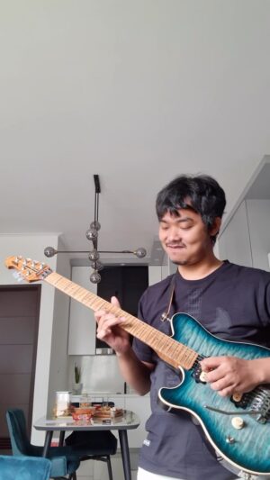 Dodit Mulyanto Instagram - Setelah latihan terus”an yaudah gini dulu aja. Semoga th depan skillku lebih baik. @dreamtheaterofficial sepurane ngk koyo ekspektasimu. heh dirimu @johnpetrucciofficial  ketar-ketir g? Jawab lewat dm ae.