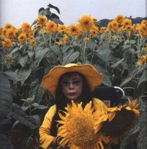 Doğa Zeynep Doğuşlu Instagram - Yayoi 🌻