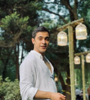 Doğaç Yıldız Instagram - Neşemiz yerinde
#ezgiberkaywedding 

Special thanks to @alicancindoruk 🌱