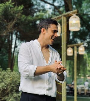 Doğaç Yıldız Instagram - Neşemiz yerinde
#ezgiberkaywedding 

Special thanks to @alicancindoruk 🌱