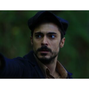 Doğaç Yıldız Instagram - Fevri olmasa iyi çocuk #celal 
#kanunsuztopraklar 
@kanunsuztopraklar 
@foxturkiye