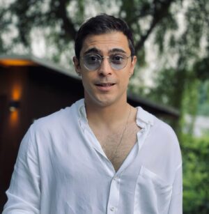 Doğaç Yıldız Instagram - “Konum atmaya gerek yok menfaati olan bulur bizi”
demiş avşalı bir anonim. 
#tb #beyliksözler #anonim