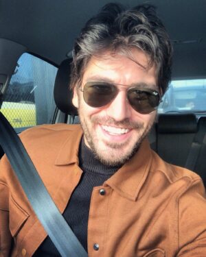 Doğan Bayraktar Instagram - :))...🖐✌️