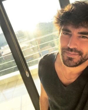 Doğan Bayraktar Instagram - Yaz mı o gelen ? 🌞🌞