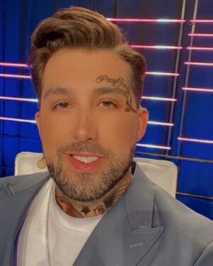 Doğu Demirkol Instagram - Maskelerin düşeceği o kutlu akşam is loading!