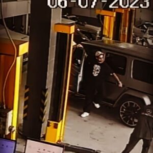 Doğu Demirkol Instagram - 1)elalemin arabasıyla hava basmak is my girl 2)güvenlik kamerasındaki utanç vesilesi 3)elalemin arabasının bünyeye verdiği anlık özgüven