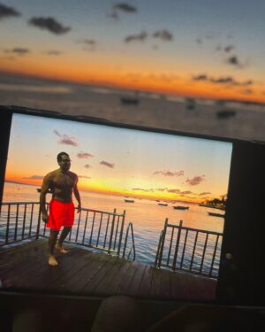 Doğu Demirkol Instagram - 1)kilo verip verip yanları aynen duranlar burda mı? 2)dexter morgan kırmızı çizgimizdir diyenler? 3)polis görünce hızını tehlikeli şekilde düşürenler?