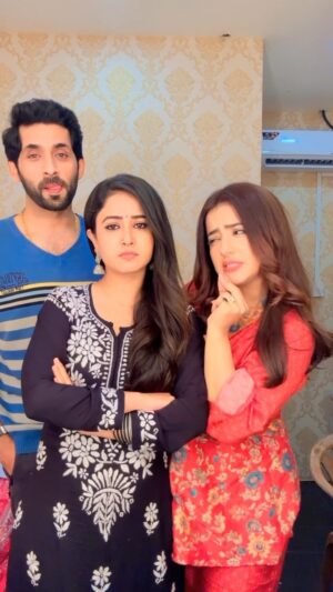 Dolly Chawla Instagram - Soniya ka bhai aaya hai … 
@i.m_anirudh 

#reels #comedy #fun #kabhikhushikabhigum #bts #fyp #love