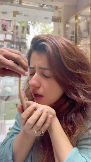 Dolly Chawla Instagram - Finally karwa hi lia … 

#nosepiercing