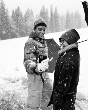 Dolly de Leon Instagram - It’s snowing snow faces and snowmen. 
I’m obsessed.❄️

Favorite photo of the week of Maisie and me by @henrygolding 🤍