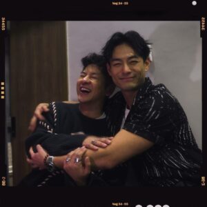 Dominic Ho Instagram - *
記得
我以前講過一句說話
“我做緊嘅嘢係我鍾意做嘅嘢
但係我做緊嘅嘢唔係我鍾意做嘅嘢”
一直以嚟都覺得要做啲改變不過因為好多因素令我冇信心可以踏出第一步
直到對上兩年開始得到好多人鼓勵同加以肯定
我決定鼓起勇氣再次行出comfort zone
重新接觸返一啲我放低咗嘅嘢亦都挑戰自己去嘗試一啲新嘅事物
其中一樣嘢就係唱返歌
完美主義嘅性格令我由細到大無論我有幾多練習都好上到台表演我都一定好緊張
我決定再次由cover同公開表演開始去突破自己
我呢個演員會唱返歌
2024年嘅第一日送畀你哋呢一首cover

《演員的自我修養》

多謝 @tomyinmusic 幫我編曲
多謝 @edwinhokk 幫我做mixing
多謝 @mexca 幫我做監製
最後大力多謝許寶寶嘅鼓勵同埋願意同我Cover佢首歌

#dominic何浩文 #hongkongactor #actor #香港演員 #演員 #許廷鏗 #演員的自我修養 #cover #cantopop