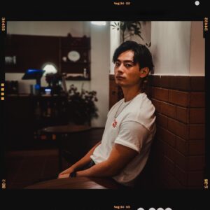 Dominic Ho Instagram - *
2022由有頭髮冇打拳
一直拍拍拍拍
拍到冇咗頭髮然後到而家
我開始有返頭髮同打返拳
踏入2023
我會更加努力
等我
To the top
#dominic何浩文 #hongkongactor #actor #香港演員 #演員 #2023 #happynewyear #happynewyear2023