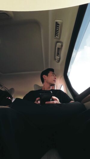 Dominic Ho Instagram - *
開工收工食片皮鴨
噉就一日
#dominic何浩文 #hongkongactor #actor #香港演員 #演員