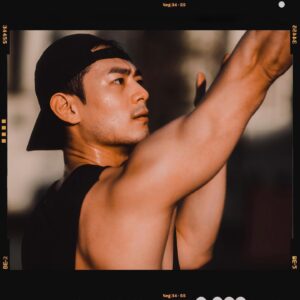 Dominic Ho Instagram - *

The glory睇晒
水星魔女又要等笰二季
有冇咩好睇好介紹
冇我返去練嘢
#dominic何浩文 #hongkongactor #actor #香港演員 #演員