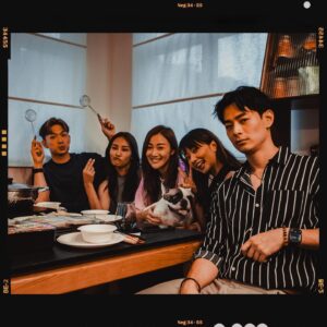 Dominic Ho Instagram - *
打個邊爐仔
生日快樂豬自燃
圖4係我哋逼朱智賢自己揀嘅生日蛋糕同埋生日牌都係我哋叫佢自己寫

#好朋友 #juicy #自己生日自己揀生日蛋糕 #自己生日自己寫牌 #少少人性都冇 #dominic何浩文 #hongkongactor #actor #香港演員 #演員