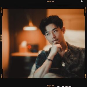 Dominic Ho Instagram - *
去澳門嚟講呢
酒店我成日都住新濠影匯
尤其係夏天樓下就水上樂園問你死未

Fans們揀嘅封面
俾我其實會揀第三張🤓

#dominic何浩文 #actor #hongkongactor #香港演員 #演員