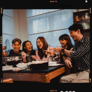 Dominic Ho Instagram - *
打個邊爐仔
生日快樂豬自燃
圖4係我哋逼朱智賢自己揀嘅生日蛋糕同埋生日牌都係我哋叫佢自己寫

#好朋友 #juicy #自己生日自己揀生日蛋糕 #自己生日自己寫牌 #少少人性都冇 #dominic何浩文 #hongkongactor #actor #香港演員 #演員