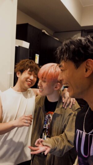 Dominic Ho Instagram - *
好耐冇prank人
今次我哋就用呢一個prank去帶大家睇吓
其實
人類本身係幾唔信得過
同埋
人類本身係幾唔信得過
Lets go

By the way
Carson
Do You Mind?