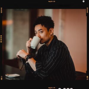 Dominic Ho Instagram - *
之前去澳門
住咗間好舒服嘅酒店
Lounge個景超正非常適合嘆咖啡
仲有個豪華mansion同泳池
打卡一流
想睇多啲遲少少我有vlog
不過我建議直接去住兩晚
爽到爆
@ponte16resortmacau 
#dominic何浩文 #hongkongactor #actor #香港演員 #演員 #sofitelmacau