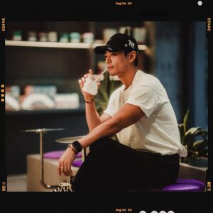 Dominic Ho Instagram - *
忙裏偷閑
#dominic何浩文 #hongkongactor #actor #香港演員 #演員