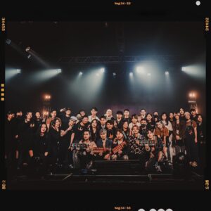 Dominic Ho Instagram - *
參與咗一個好有意義嘅演唱會
本身剩係諗住做攝影
誤打誤撞做埋Tomy髮型師
仲要一嚟整三個頭其中一個仲要係女仔
你哋夠膽信我就夠夠膽做
又一個第一次

各位
Tomy邊個頭好睇啲

#dominic何浩文 #hongkongactor #actor #香港演員 #演員