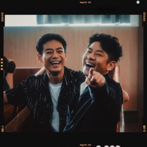 Dominic Ho Instagram - *
相逢恨晚嘅人
同埋
拍MV做咗幾個鐘同學嘅一班人
#一場同學 #許廷鏗 #dominic何浩文 #hongkongactor #actor #香港演員 #演員
