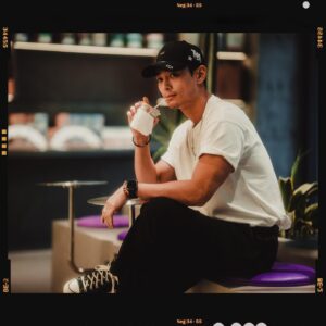Dominic Ho Instagram - *
忙裏偷閑
#dominic何浩文 #hongkongactor #actor #香港演員 #演員