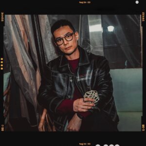 Dominic Ho Instagram - *
Oh the scent of these perfumes made me the king of poker for that night (true story)
I’m wearing it from now on
Love it!
Thanks for having me @kingswaypr.mkt 

Outfit by @dotshop___ 

#JohnVarvatos #JohnVarvatosHK
#JohnVarvatosArtisan #JVXX  #MenFragrance #JVFragranceNight